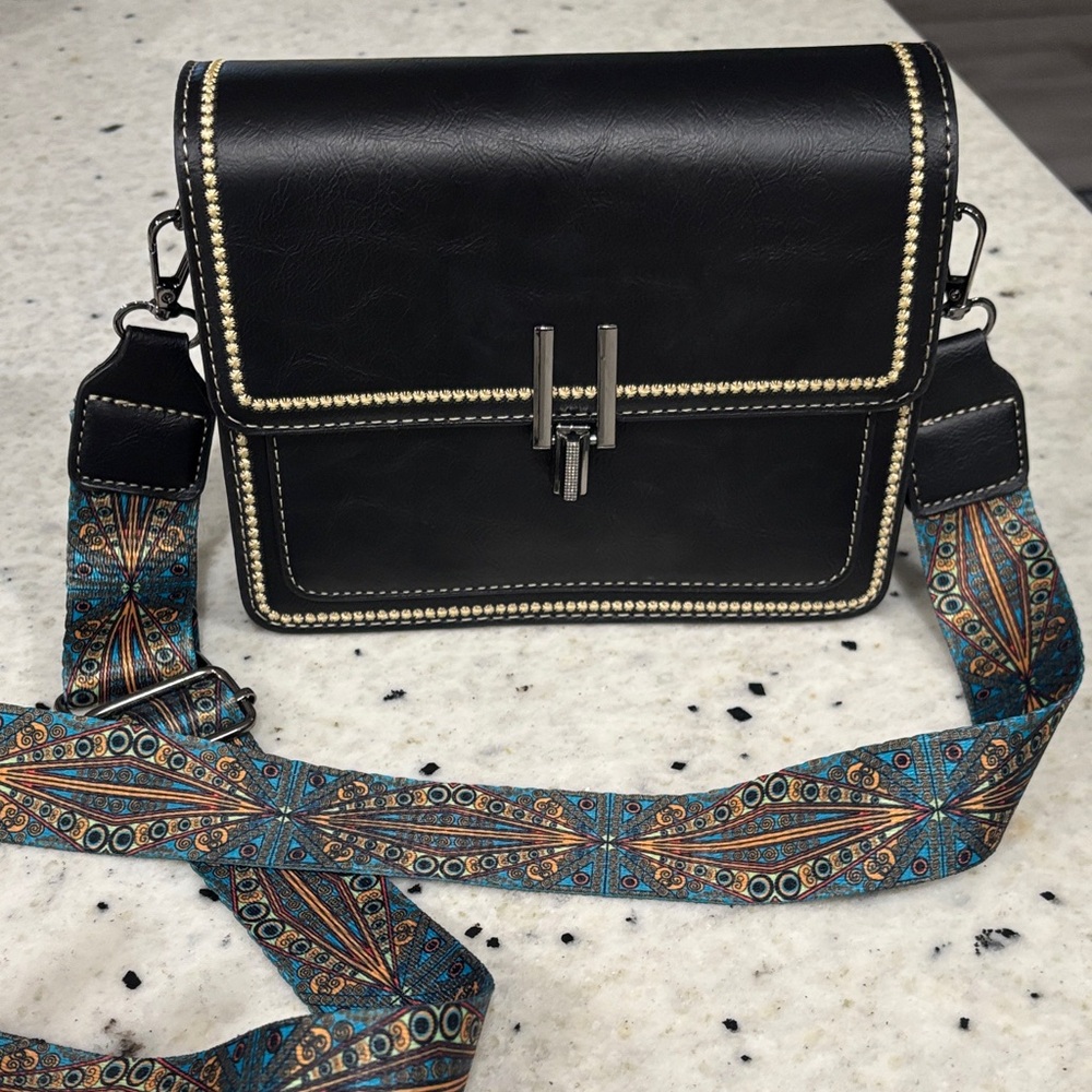 Elegant Black Crossbody Bag with Patterned Strap